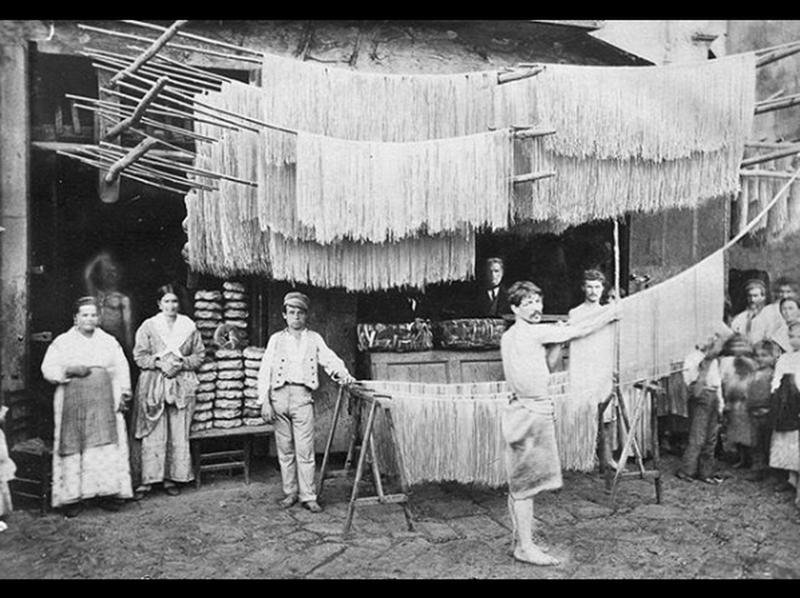 60 Bizarre Photos And The Chilling Stories Behind Them