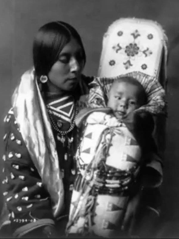 60 Bizarre Photos And The Chilling Stories Behind Them