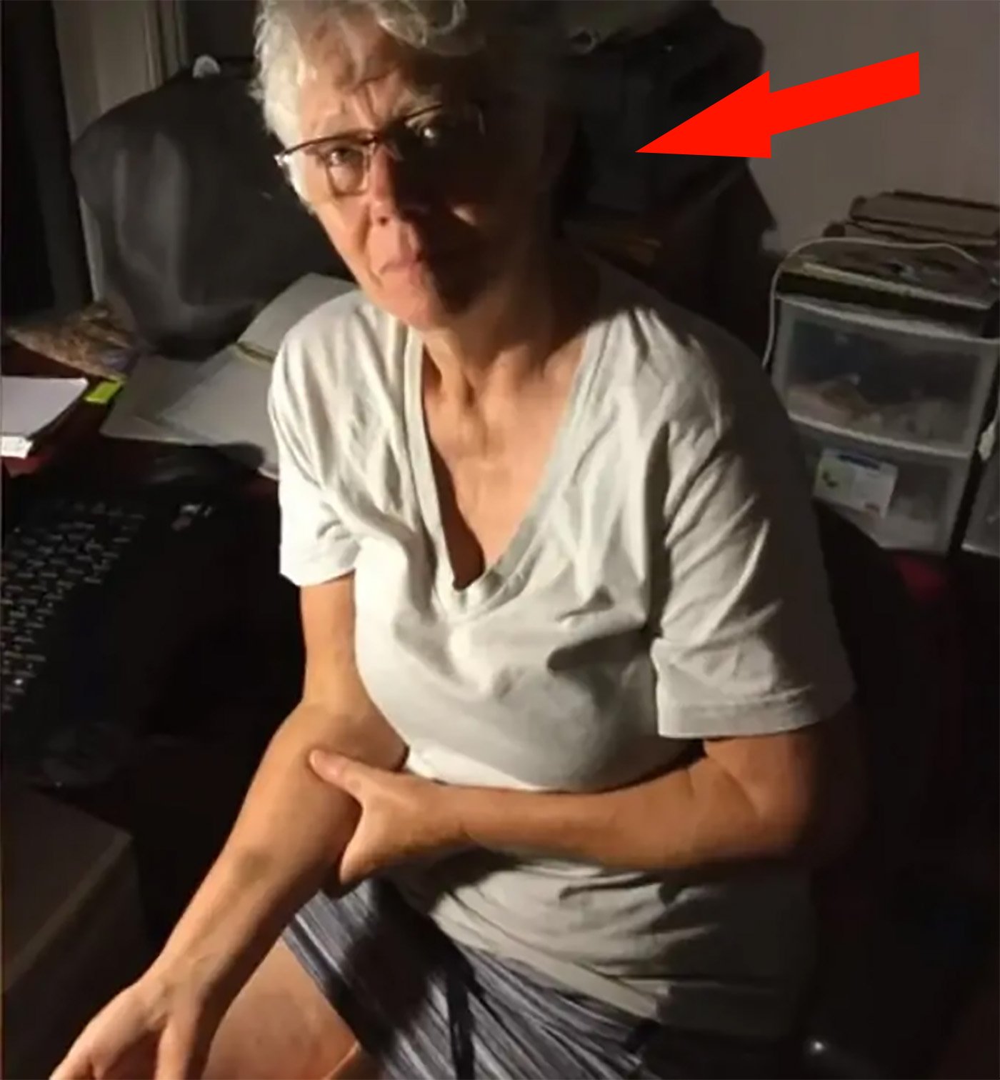 FULL STORY > 71-Year-Old Grandma Kicked Off Flight, Excuse Leaves People Mad